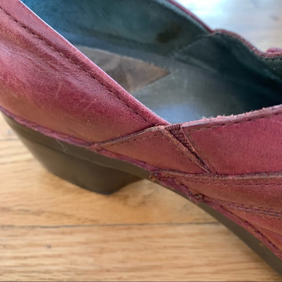 Dansko clogs leather upper button and strap detail burgundy size 40 - Picture 4 of 10